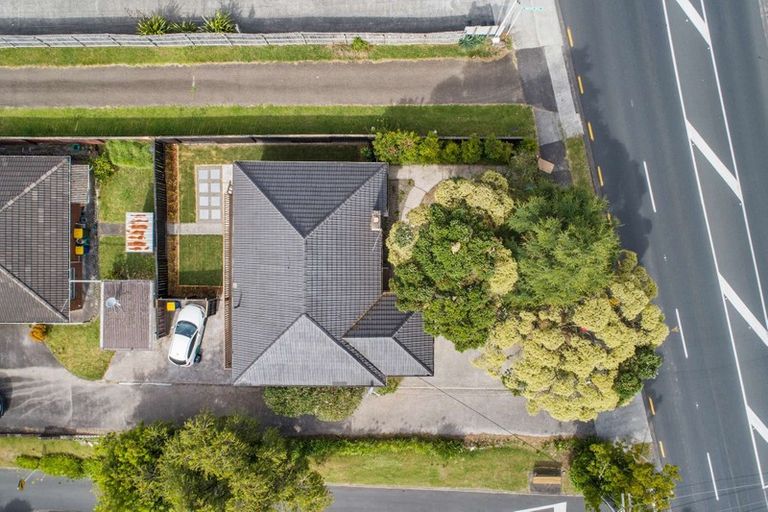 Photo of property in 1/46 West Coast Road, Glen Eden, Auckland, 0602