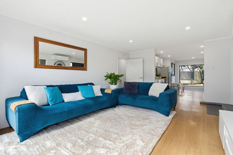 Photo of property in 1/15 Claresholm Place, Mangere Bridge, Auckland, 2022