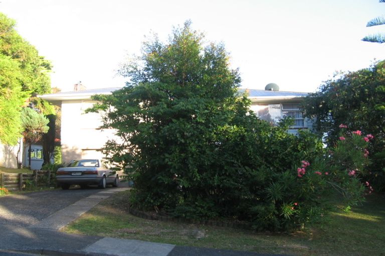 Photo of property in 9 Cheryl Place, Hillcrest, Auckland, 0627
