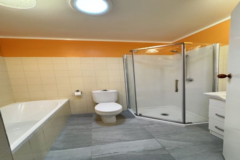 Photo of property in 37 Takapu Street, Henderson, Auckland, 0612