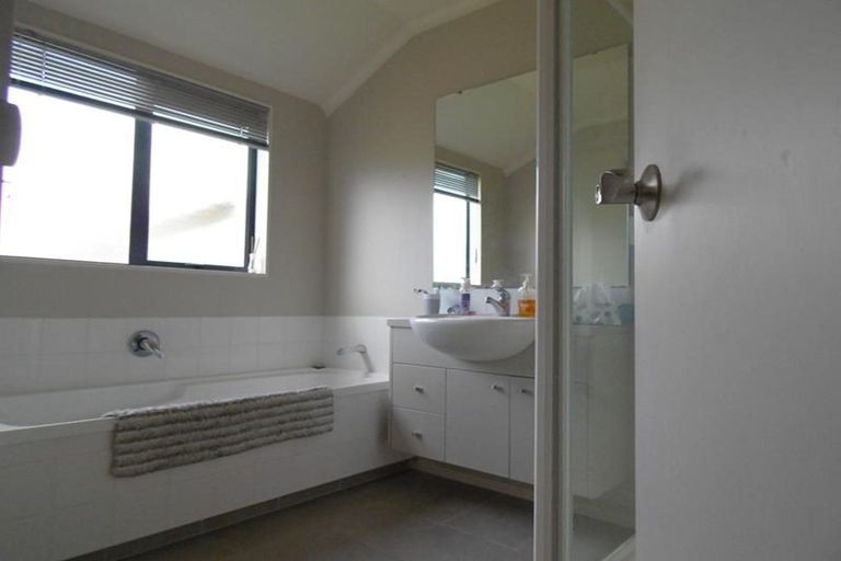 Photo of property in 12 Bellshill Close, Wattle Downs, Auckland, 2103