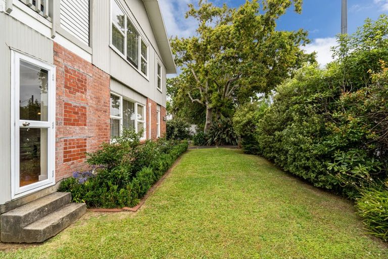 Photo of property in 1/221 Hurstmere Road, Takapuna, Auckland, 0622