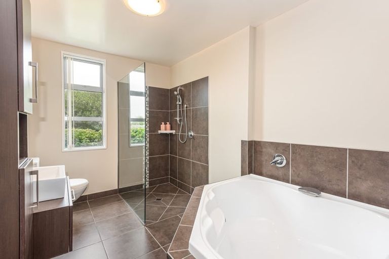 Photo of property in 2 Redcliffs View Lane, Redcliffs, Christchurch, 8081