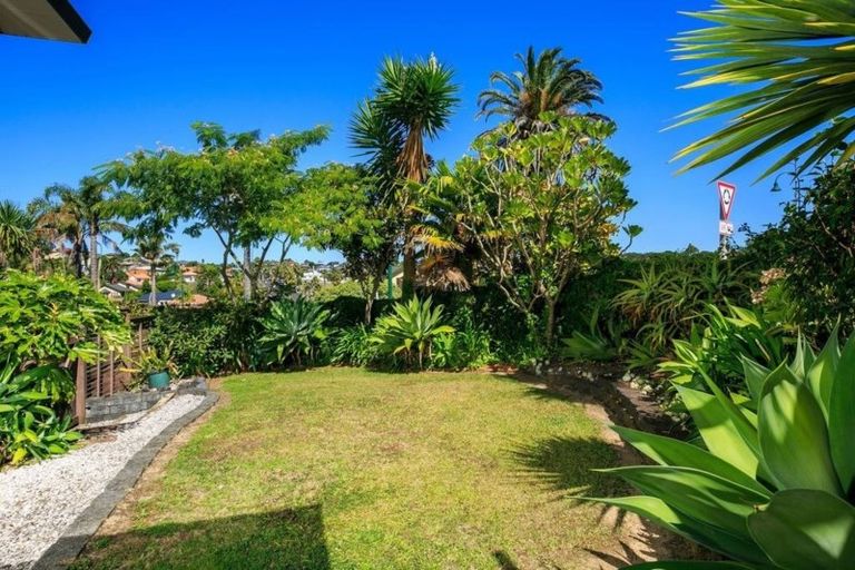 Photo of property in 7 Calypso Way, Unsworth Heights, Auckland, 0632