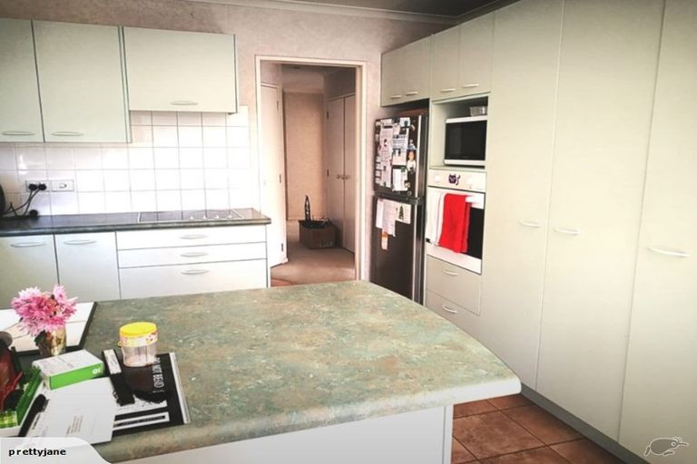 Photo of property in 1/28 Bernie Edwards Place, Botany Downs, Auckland, 2010