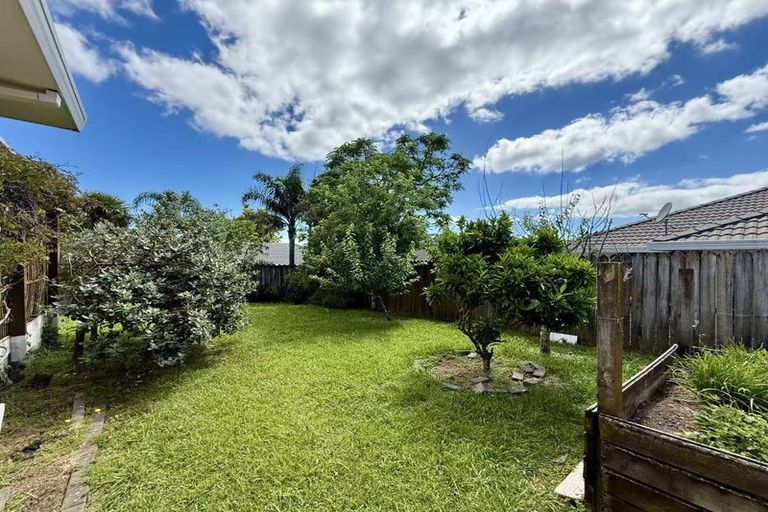 Photo of property in 164 Millhouse Drive, Golflands, Auckland, 2013