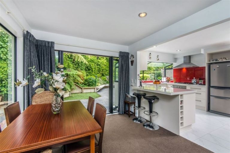 Photo of property in 6 Kamla Way, Khandallah, Wellington, 6035