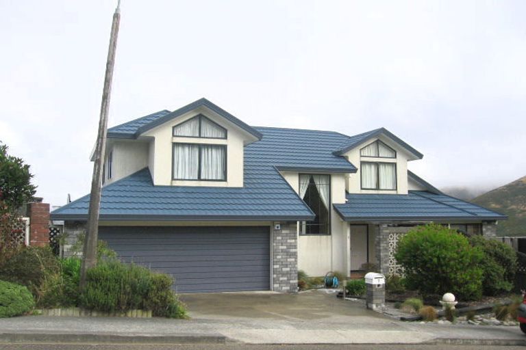 Photo of property in 7 Kapil Grove, Khandallah, Wellington, 6035