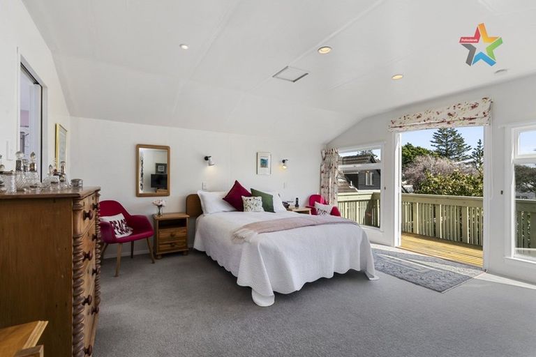 Photo of property in 128 Muritai Road, Eastbourne, Lower Hutt, 5013