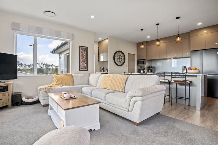 Photo of property in 11 Nobilo Road, Kumeu, 0810