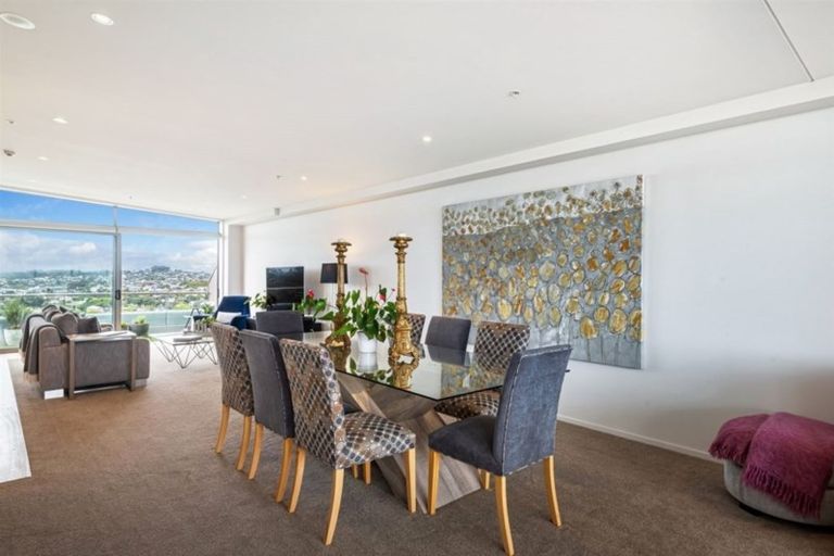 Photo of property in 203/585 Beach Road, Rothesay Bay, Auckland, 0630