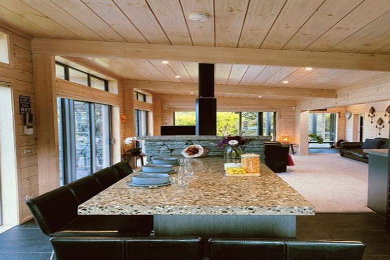 Photo of property in 17 Lookout Drive, Mount Creighton, Queenstown, 9371