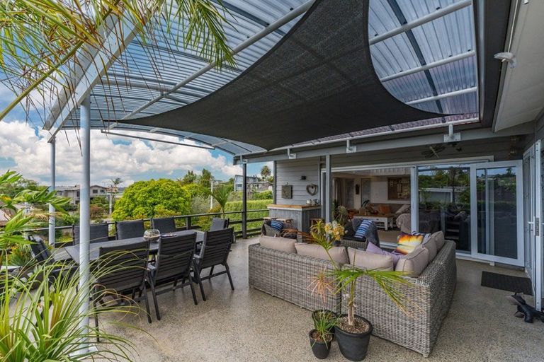 Photo of property in 36 Omokoroa Road, Omokoroa, 3114