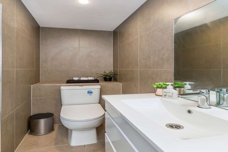 Photo of property in 56 Maupuia Road, Maupuia, Wellington, 6022