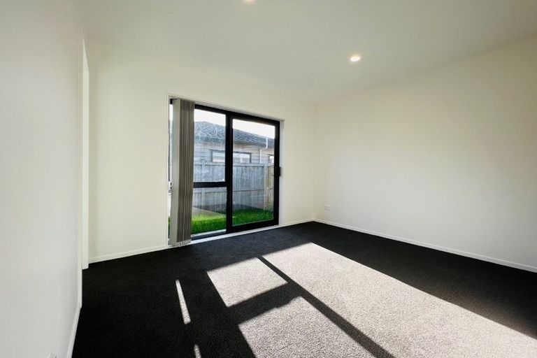 Photo of property in 24 Black Beech Crescent, Takanini, 2110