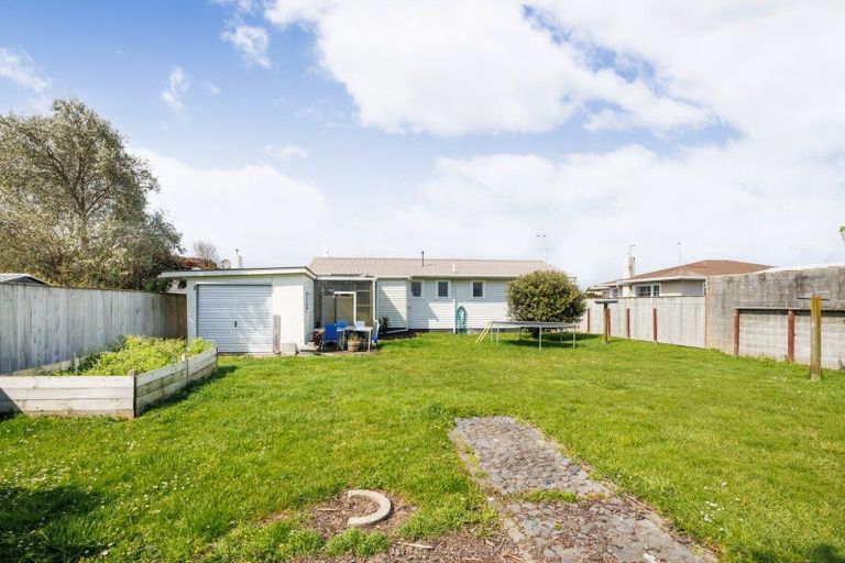 Photo of property in 43 Sutherland Crescent, Westbrook, Palmerston North, 4412