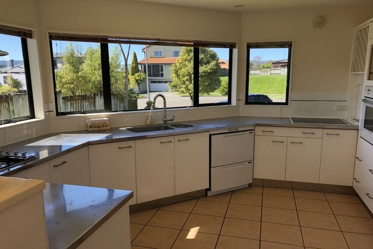 Photo of property in 32 Kilkenny Place, Fitzherbert, Palmerston North, 4410