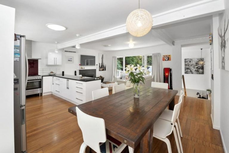 Photo of property in 20 Waima Crescent, Titirangi, Auckland, 0604