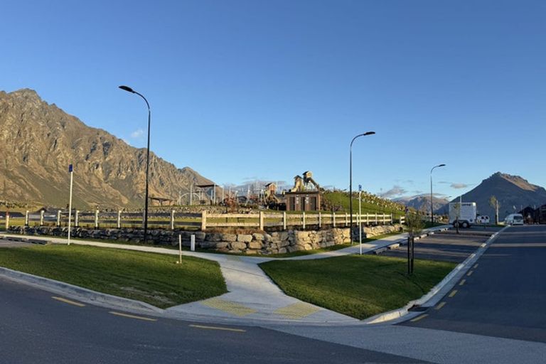 Photo of property in 4 Forage Road, Jacks Point, 9371