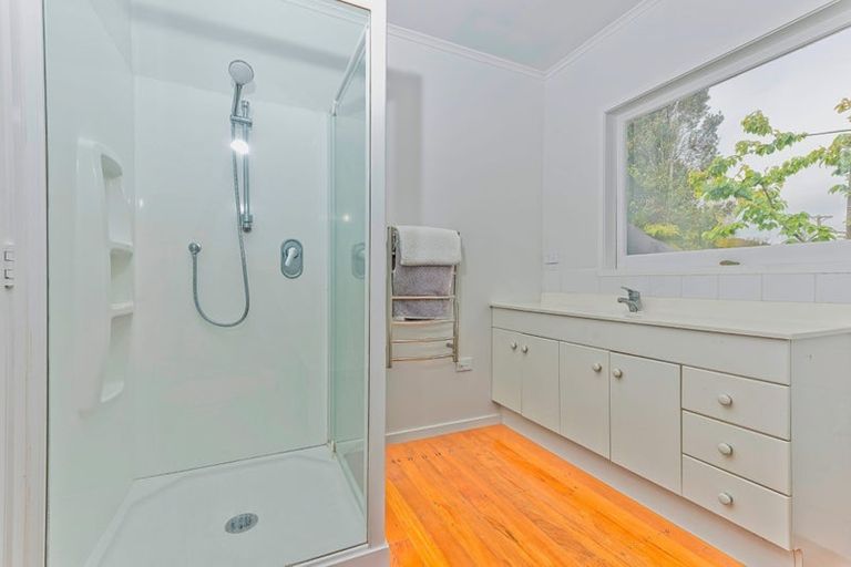 Photo of property in 51 Cambridge Road, Riverhead, 0820