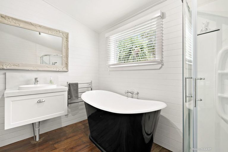 Photo of property in 102 Jellicoe Street, Martinborough, 5711