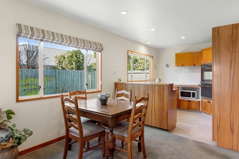 Photo of property in 1/102 Apsley Drive, Avonhead, Christchurch, 8042