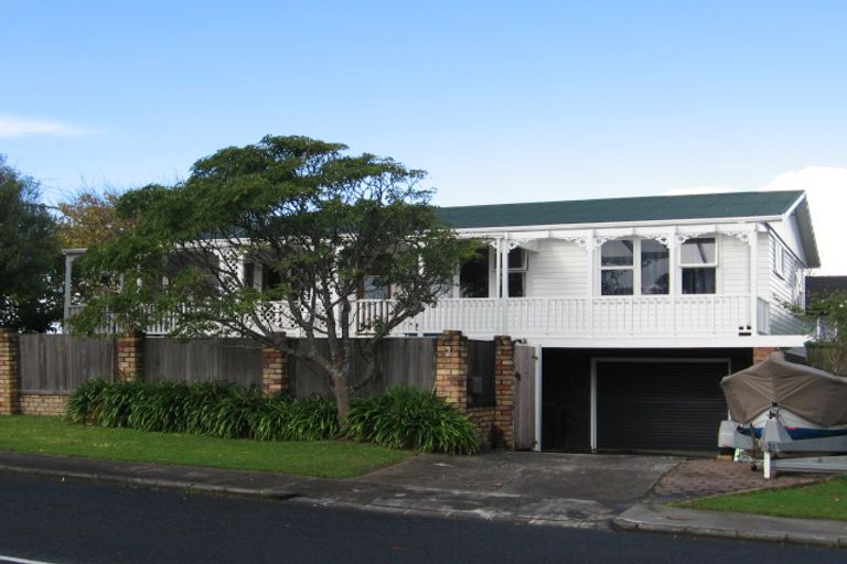 Photo of property in 2/2 Waller Avenue, Bucklands Beach, Auckland, 2012