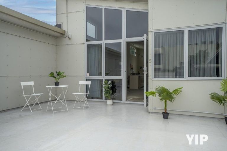 Photo of property in 5/9 Broderick Road, Johnsonville, Wellington, 6037