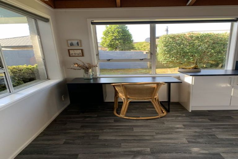 Photo of property in 3 Hawthorn Crescent, Stokes Valley, Lower Hutt, 5019