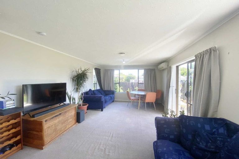 Photo of property in 2/40 Sarabande Avenue, Redwood, Christchurch, 8051