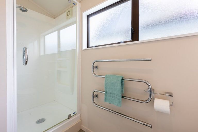 Photo of property in 124-126 Renown Road, Raumati South, Paraparaumu, 5032