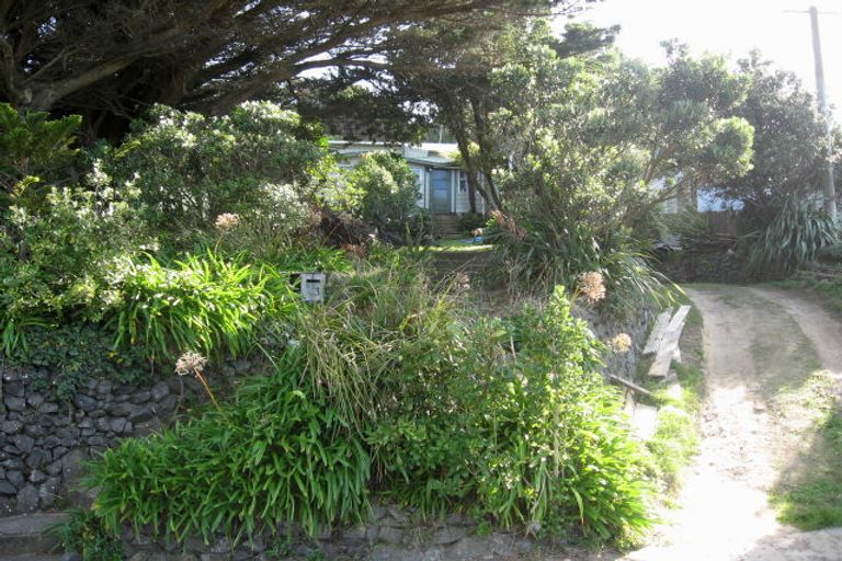 Photo of property in 43 Whanake Street, Titahi Bay, Porirua, 5022