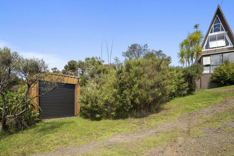 Photo of property in 4 Log Race Road, Piha, New Lynn, 0772