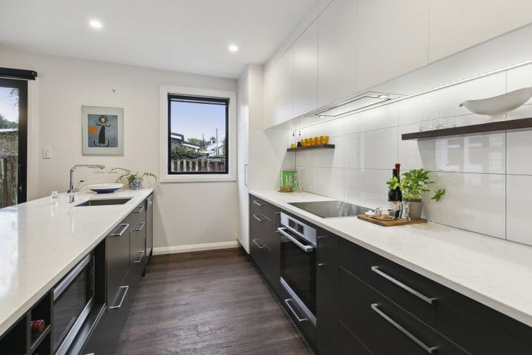 Photo of property in 29a Parkvale Road, Karori, Wellington, 6012