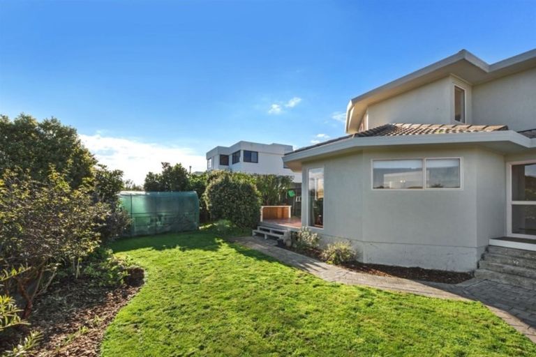 Photo of property in 48 Molyneux Close, Whitby, Porirua, 5024