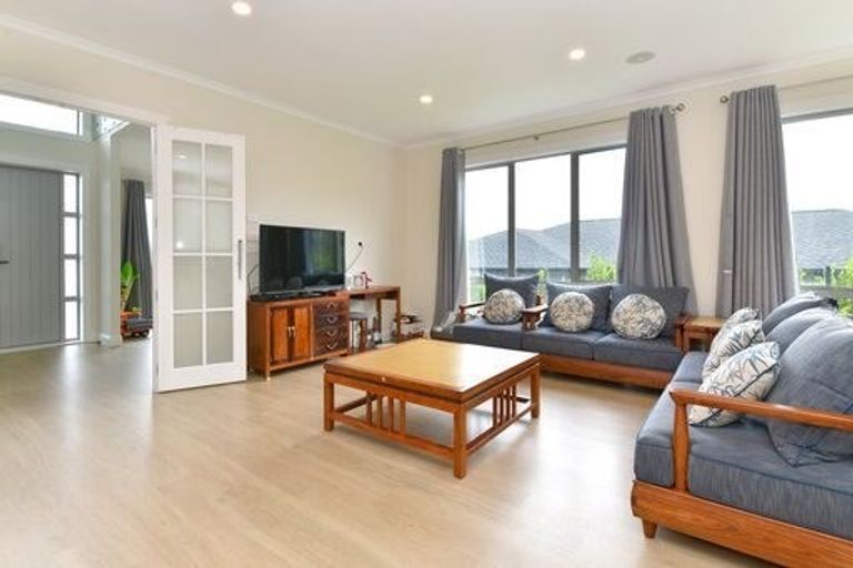 Photo of property in 24 Boocock Crescent, Orewa, 0931