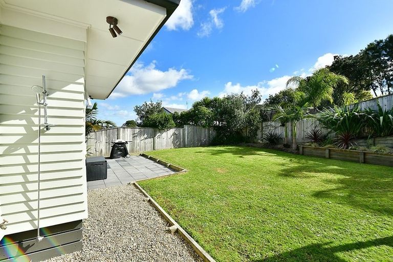 Photo of property in 2 Carento Way, Stanmore Bay, Whangaparaoa, 0932