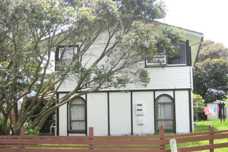 Photo of property in 16 Carbery Place, Manurewa, Auckland, 2102