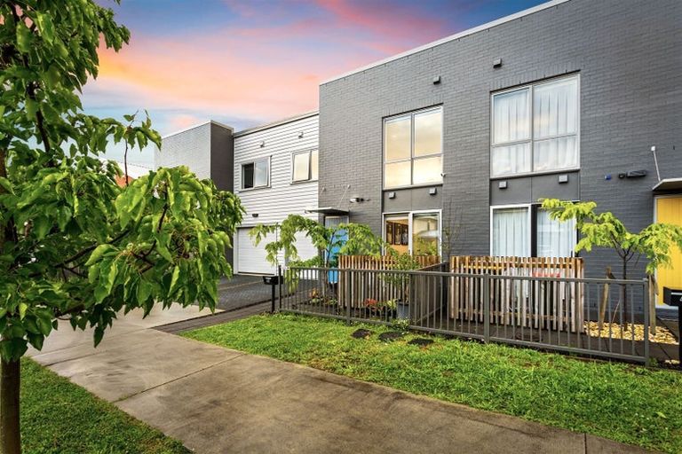 Photo of property in 41 Ambar Ridge Avenue, Massey, Auckland, 0614