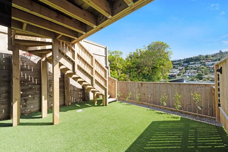 Photo of property in 3/1 Robert Street, Newlands, Wellington, 6037