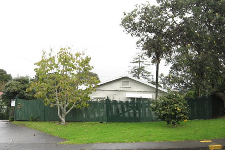 Photo of property in 93 Beach Road, Mellons Bay, Auckland, 2014