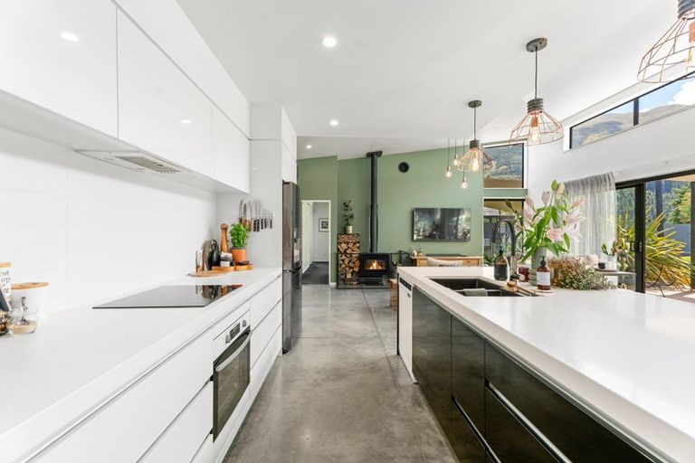 Photo of property in 21 Hewson Crescent, Lake Hawea, Wanaka, 9382