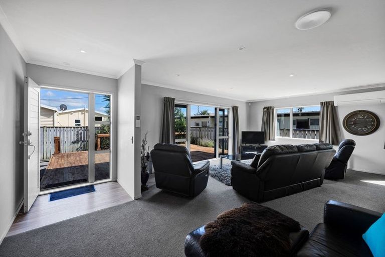 Photo of property in 90 Reid Avenue, Hawera, 4610