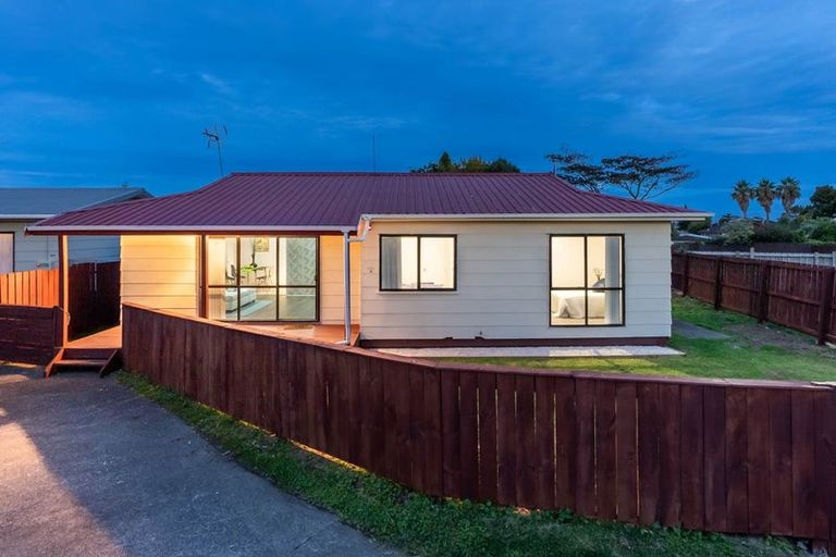 Photo of property in 1/100 Shifnal Drive, Randwick Park, Auckland, 2105