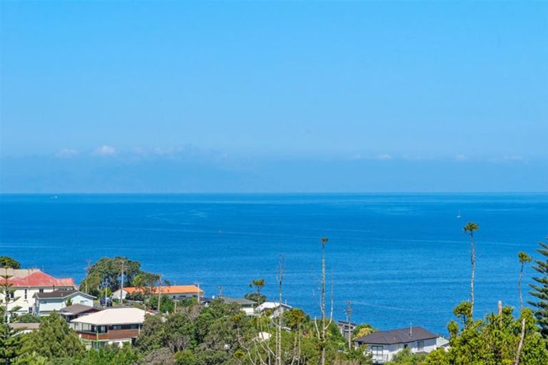 Photo of property in 62 Hauraki Road, Leigh, 0985