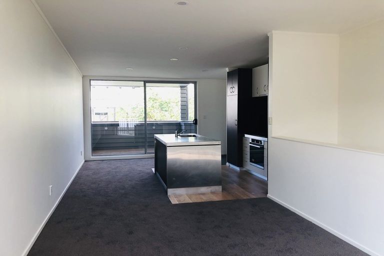Photo of property in 16 Tekapo Rise, Fairview Heights, Auckland, 0632