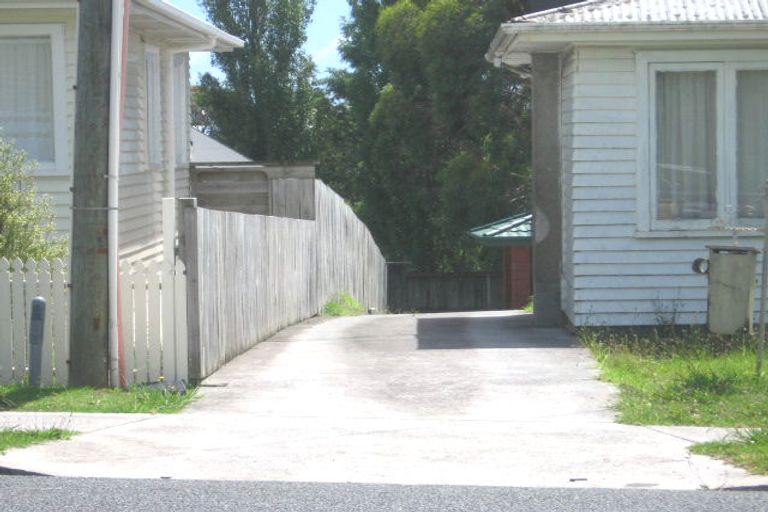 Photo of property in 31 Raleigh Road, Northcote, Auckland, 0627