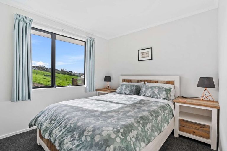Photo of property in 2712 South Head Road, South Head, Helensville, 0874