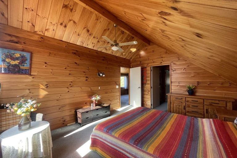 Photo of property in 2/28 Knightsbridge Drive, Forrest Hill, Auckland, 0620