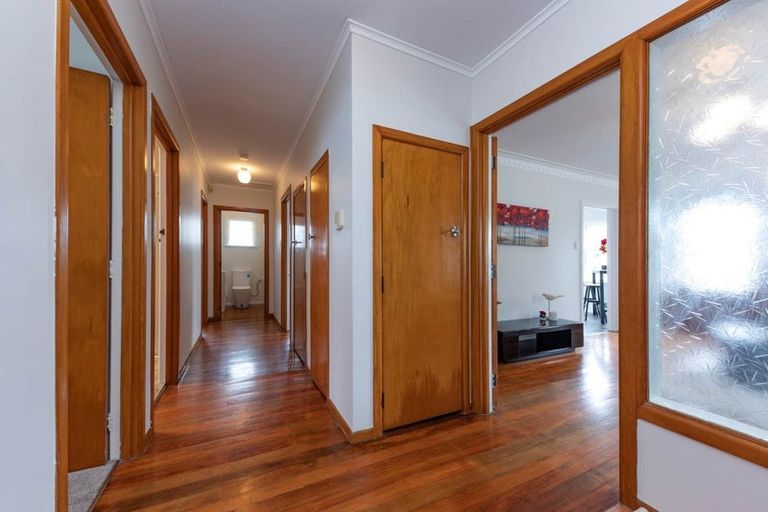 Photo of property in 35 Sturges Road, Henderson, Auckland, 0612